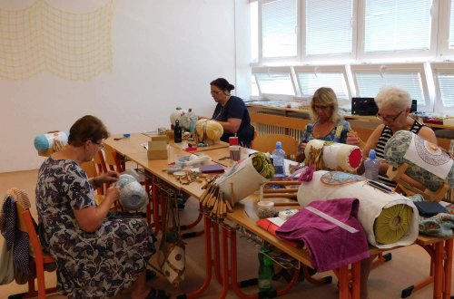 Na Oslavické se sešly krajkářky z celé republiky
