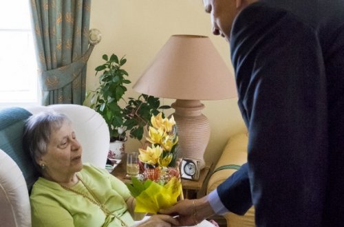 Paní hraběnka včera přijala blahopřání k narozeninám