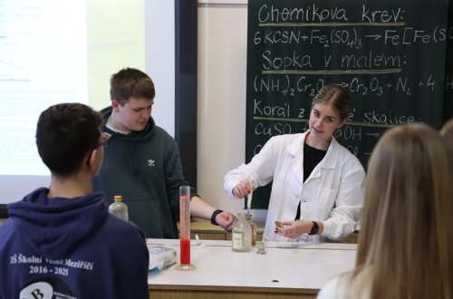 Učebny gymnázia zaplnili návštěvníci