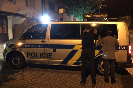 Migranti se rozprchli u Měřína. Řidič zneužitého kamionu nelenil a volal policii