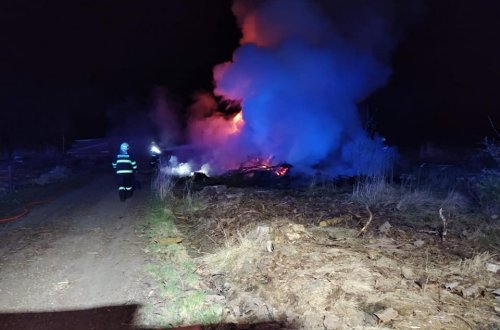 V noci hořelo klestí u Kochánova
