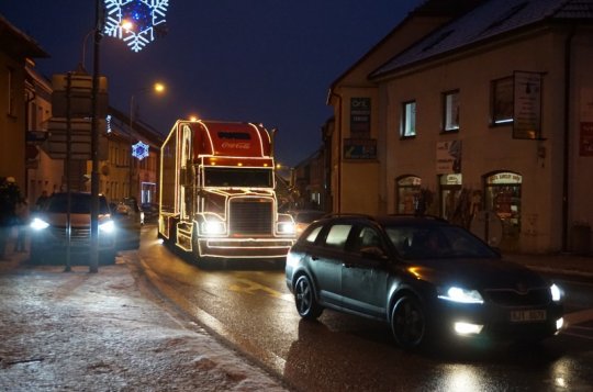 Vánoční kamion Coca Coly přilákal spoustu dětí