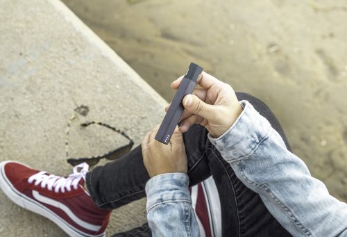 E-cigarety se šíří mezi nezletilými. Ve městě proběhne osvěta