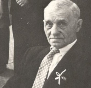 Místo chleba v ruce kvér