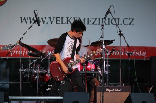 Mladí rockoví hudebníci rozezpívali publikum