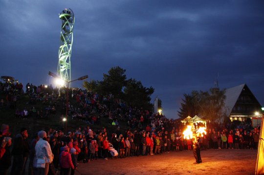 Letošní pálení čarodějnic poznamená sucho a roušky