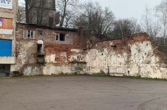 Část torza domu ve Svitu se zbourá