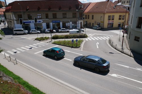 Tři nové okružní křižovatky se rýsují na průtahu městem. Studie doporučila jejich výstavbu