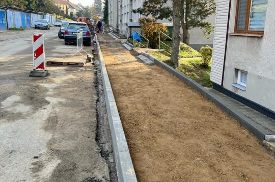 Opravy v ulici Gen. Jaroše se o dva týdny protáhnou