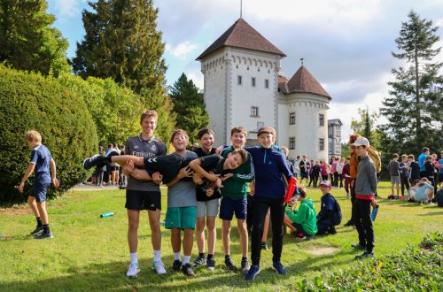 Zámecký park se proměnil v hřiště