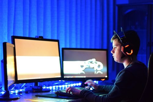 Jak vychovávat puberťáka v době počítačové, aneb když dospívající zlobí