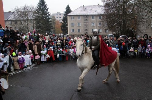 Martin na bílém koni přijel za dětmi až do školky