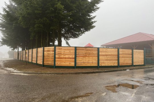 Sportoviště v Hrbově má nový plot