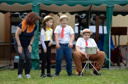 Březejčtí oslavili 70 let zpěvem, tancem i představením