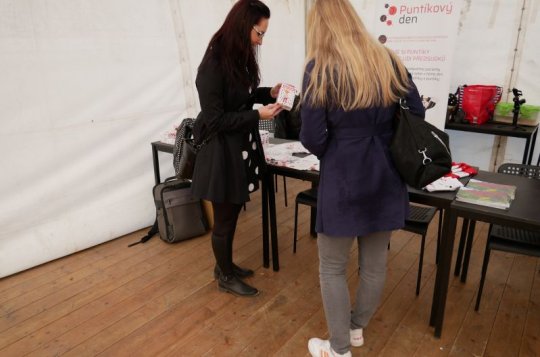 Oblečte se do puntíků a podpořte pacienty s lupénkou