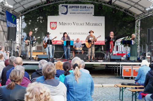 Country tóny se linuly centrem města