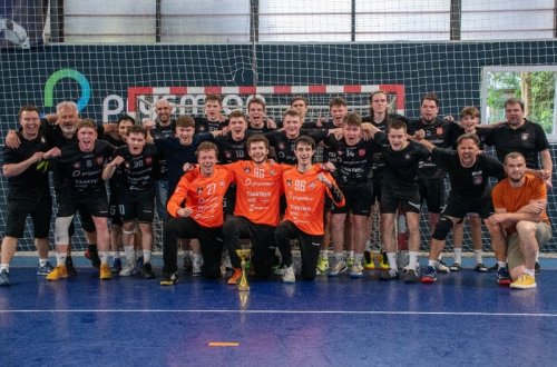 HÁZENÁ: Po výhře nad Kuřimí muži převzali pohár pro vítěze II. ligy