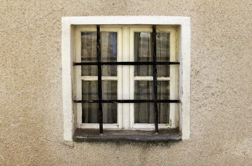 Opilý muž se pokoušel vloupat do domu v Lavičkách