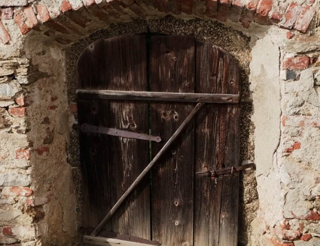 Na hřbitově bude nový přístřešek a dveře