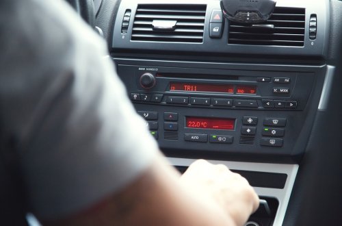 Muž usedl za volant i přes to, že nevlastní řidičské oprávnění
