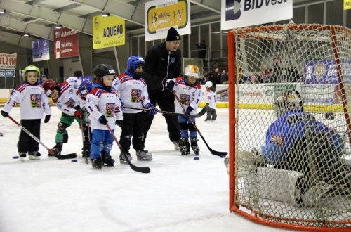 Začít s ledním hokejem je snadné, ukázal dětem Horácký hokejový klub
