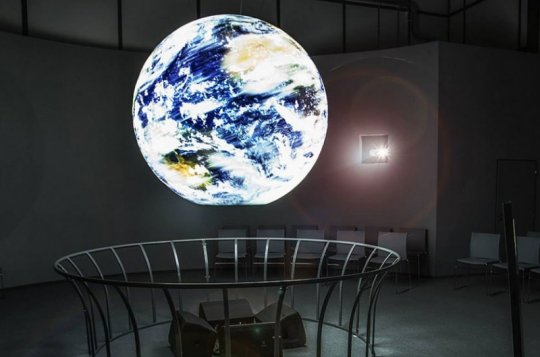 Projekční koule ukáže, zda zničíme Zemi