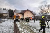 U sobotního požáru v Hrbově zasahovalo několik jednotek hasičů