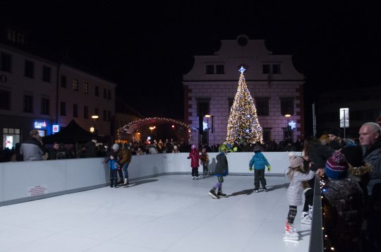 V Meziříčí se rozzářila adventní světýlka, tím ale předvánoční program teprve začíná