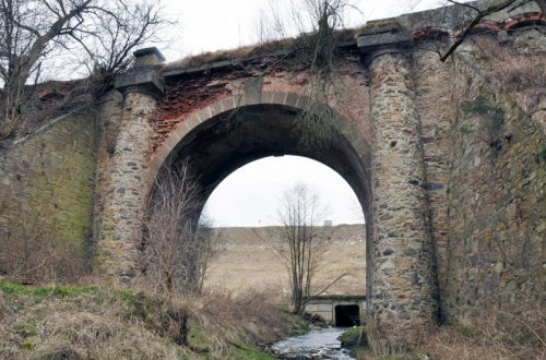 Stát hledá instituci, která převezme do péče Vysoký most