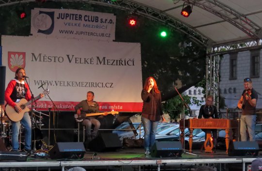 Z rytmů kapely Huménečko člověka příjemně mrazí