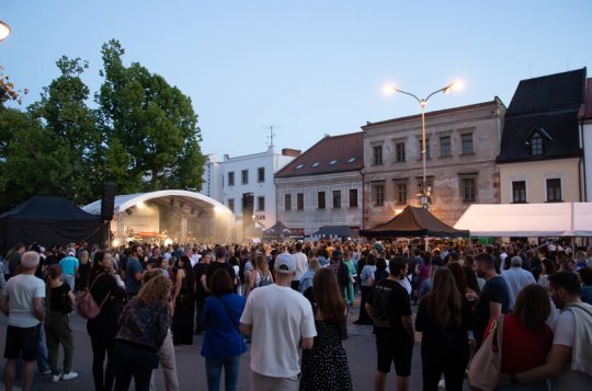 Lidé si užili poslední pouťové slavnosti na starém náměstí
