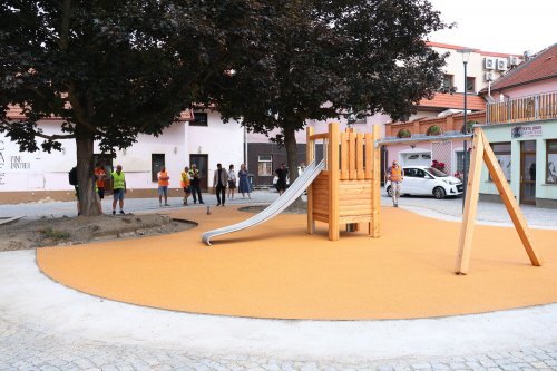 Hřiště na Rozkoši je téměř hotové, věž čeká oprava fasády