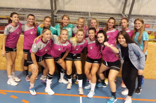 Starší dorostenky na domácím turnaji skončily třetí