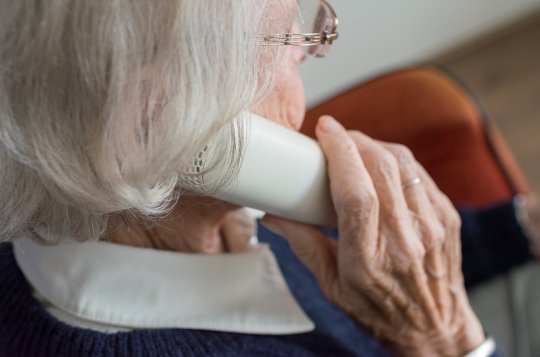 Informační telefonní linka Kraje Vysočina vyřídila za poslední rok 44 tisíc hovorů. Teď pomáhá především s registrací na očkování