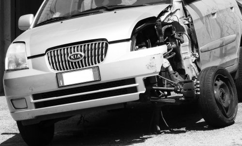 Ve Velkém Meziříčí došlo ke střetu automobilu a motocyklu
