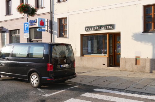 Místo pohřební služby má být informační centrum