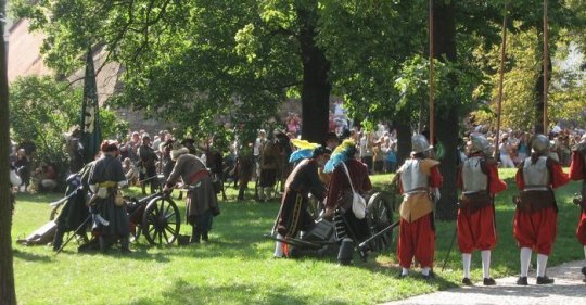 Vojáci naverbují rekruty. Přijďte na historické slavnosti