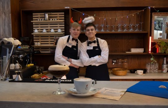 Hotelová škola nabídla besídku, kávu i zpěv