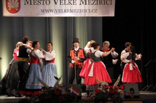 Velkomeziříčští se loučili s  Tisenskými. Na programu byl folklór