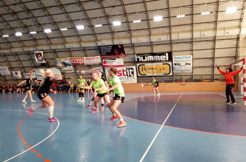 Dva body zůstaly našim házenkářkám 