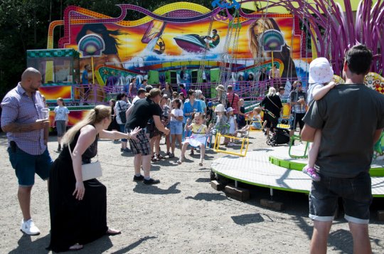 Přijela pouť a s ní kolotoče, tanec, zpěv