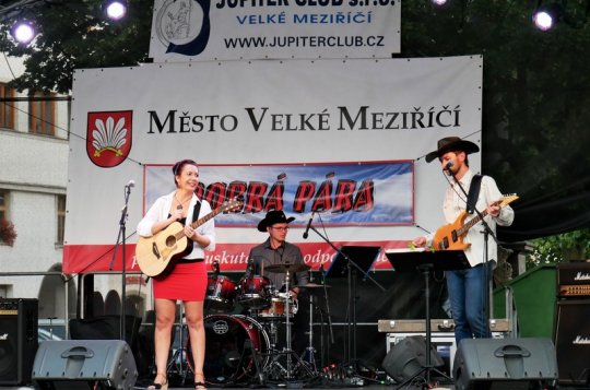 Kapela Dobrá pára zahrála velký výběr známých country písniček 
