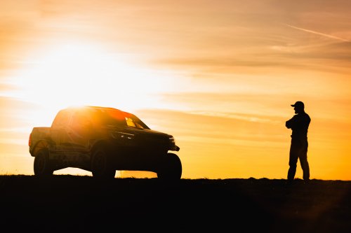 Čeští jezdci závodí s Toyotou v dunách