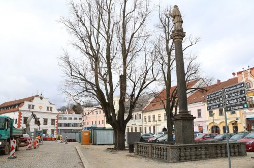 Přebytek rozpočtu pomůže náměstí i památkám