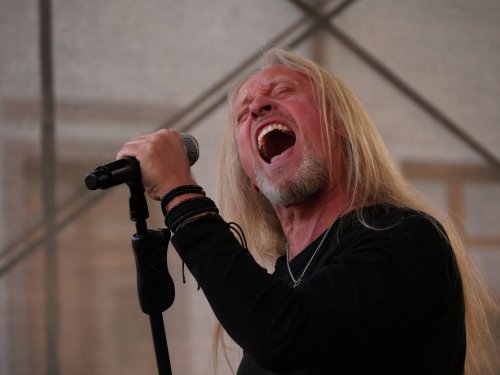 Muzikanti zaplnili náměstí i pokladničky