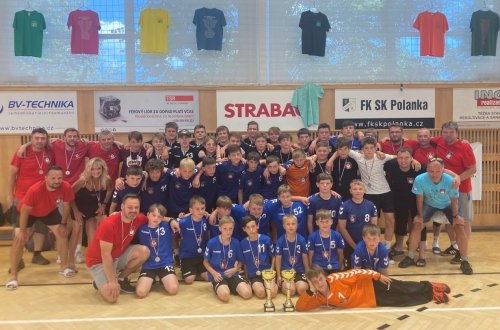 Početná skupina házenkářů vyrazila na turnaj do Polanky