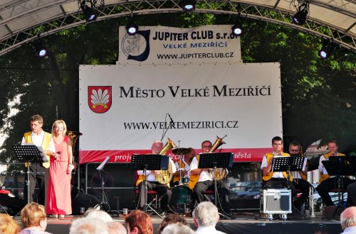 Heřmanická dechovka zakončila víkendový hudební program na náměstí
