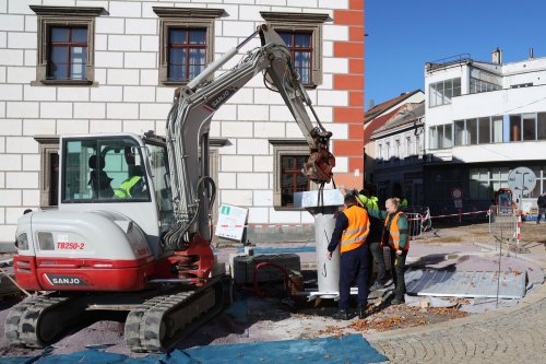 Vánoční výzdoba se chystá. Nové světelné prvky navrhly děti