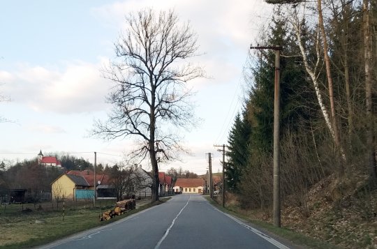 V Mostištích bude do konce října uzavřená silnice. Objížďka povede přes Netín