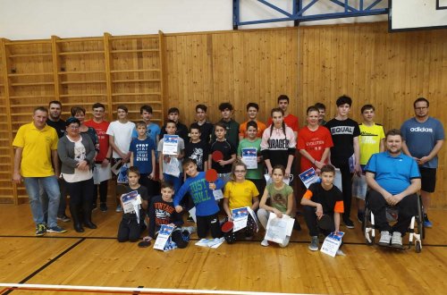 Vánočního turnaje ve stolním tenisu se zúčastnilo dvacet čtyři závodníků